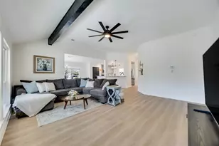 137 W Oak Dr, Cedar Creek, TX 78612 - Photo 9