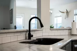 137 W Oak Dr, Cedar Creek, TX 78612 - Photo 15