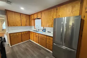 521 S Oak Ave, Luling, TX 78648 - Photo 13