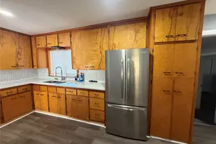 521 S Oak Ave, Luling, TX 78648 - Photo 11