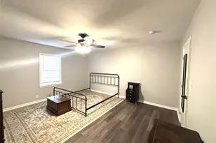 521 S Oak Ave, Luling, TX 78648 - Photo 15