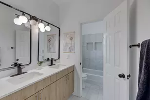 9902 Scenic Bluff Dr, Austin, TX 78733 - Photo 27