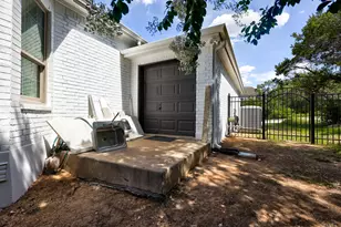 9902 Scenic Bluff Dr, Austin, TX 78733 - Photo 39