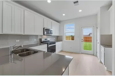 341 Sullivan Way, Elgin, TX 78621 - Photo 5