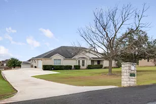 111 Lookout Cir, Hutto, TX 78634 - Photo 1