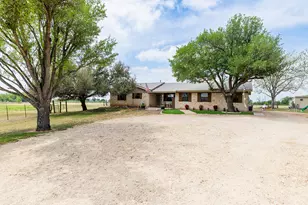 1001 Gravel Pit Rd, Taylor, TX 76574 - Photo 3