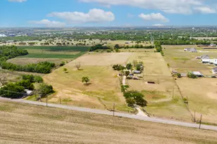 1001 Gravel Pit Rd, Taylor, TX 76574 - Photo 37