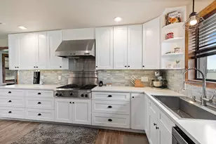 1001 Gravel Pit Rd, Taylor, TX 76574 - Photo 9