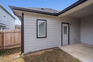 303 Clearlake Dr, Hutto, TX 78634 - Photo 31