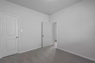 303 Clearlake Dr, Hutto, TX 78634 - Photo 27