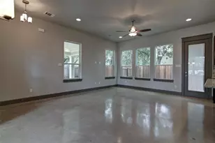 923 E 37th St, Austin, TX 78705 - Photo 13