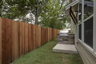 923 E 37th St, Austin, TX 78705 - Photo 33