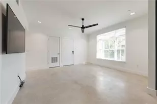 408 W 38 1/2 St, Austin, TX 78705 - Photo 13