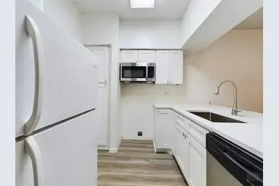 2901 San Jacinto Boulevard #104, Austin, TX 78705 - Photo 3