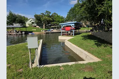 203 W Lakeshore Drive, Sunrise Beach, TX 78643 - Photo 3