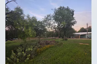 203 W Lakeshore Drive, Sunrise Beach, TX 78643 - Photo 9