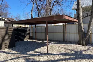 1105 E 3rd St, Austin, TX 78702 - Photo 9