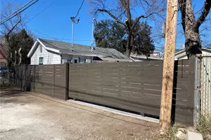 1105 E 3rd St, Austin, TX 78702 - Photo 11