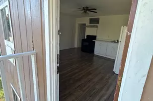 211 W Washington St, Seguin, TX 78155 - Photo 5