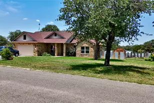 710 Panorama Dr, Buchanan Dam, TX 78609 - Photo 3