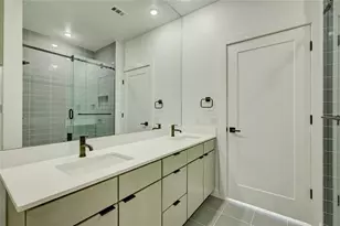 100 W Mockingbird Ln, Austin, TX 78745 - Photo 7