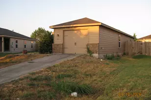 205 Millers Loop, Jarrell, TX 76537 - Photo 9