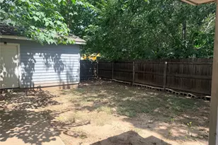 306 Anderson St, Smithville, TX 78957 - Photo 19