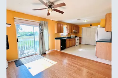 2105 W Gillis Avenue, Cameron, TX 76520 - Photo 9