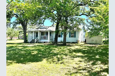 2105 W Gillis Avenue, Cameron, TX 76520 - Photo 1