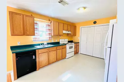 2105 W Gillis Avenue, Cameron, TX 76520 - Photo 11