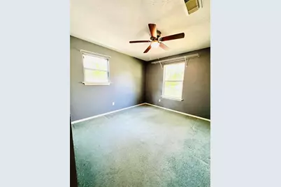 2105 W Gillis Avenue, Cameron, TX 76520 - Photo 15