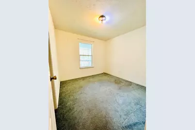 2105 W Gillis Avenue, Cameron, TX 76520 - Photo 17