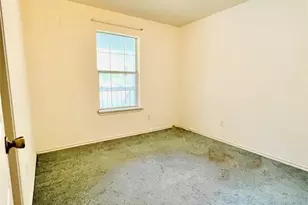 2105 W Gillis Ave, Cameron, TX 76520 - Photo 17