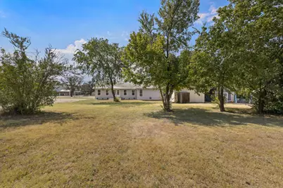 205 E Myrtle Lane, Liberty Hill, TX 78642 - Photo 11