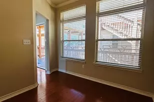 305 E 31st St, Austin, TX 78705 - Photo 5