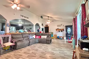 400 S Elliott St, Thorndale, TX 76577 - Photo 9