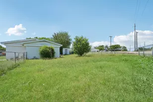 525 Lenora Dr, Taylor, TX 76574 - Photo 25