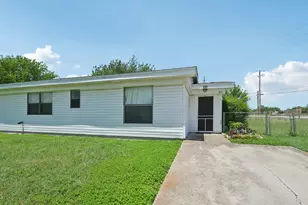525 Lenora Dr, Taylor, TX 76574 - Photo 3