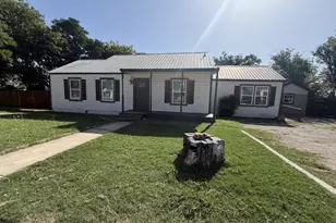 103 S Walnut St, Lampasas, TX 76550 - Photo 1