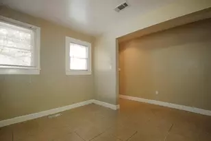 610 W 35th St, Austin, TX 78705 - Photo 13