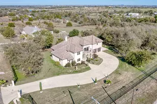 104 Spring Valley St, Hutto, TX 78634 - Photo 3