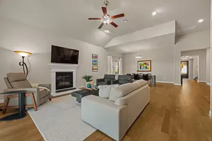 512 Summer Wilson Cv, Austin, TX 78738 - Photo 11