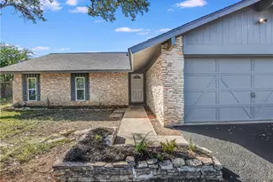 5205 Thunderbird St, Lago Vista, TX 78645 - Photo 3