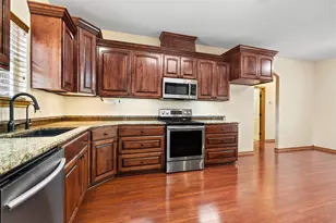 330 Arbors Cir, Elgin, TX 78621 - Photo 5