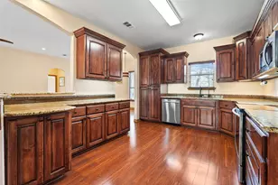 330 Arbors Cir, Elgin, TX 78621 - Photo 5