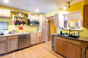 1114 Woodlawn St, Lockhart, TX 78644 - Photo 3