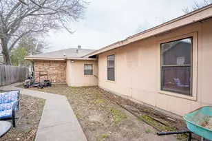1114 Woodlawn St, Lockhart, TX 78644 - Photo 25