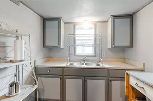 604 Burkett St, Taylor, TX 76574 - Photo 9
