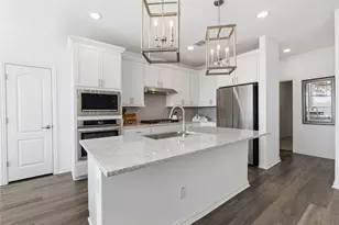 316 Clearlake Dr, Hutto, TX 78634 - Photo 5