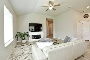 608 Carol Dr, Hutto, TX 78634 - Photo 11